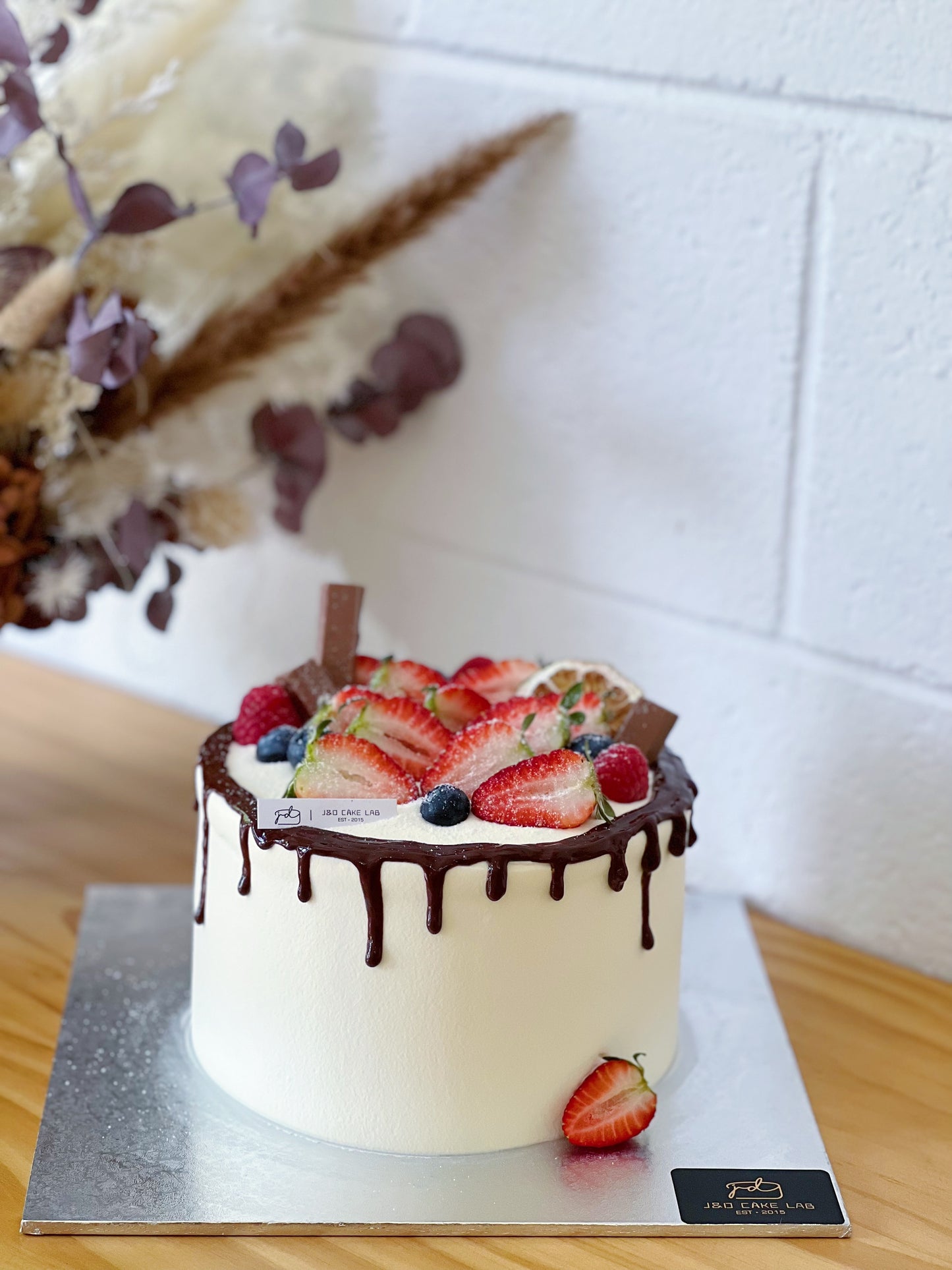 Chocolate Strawberry / Chocolate Oreo Strawberry Cream Cake