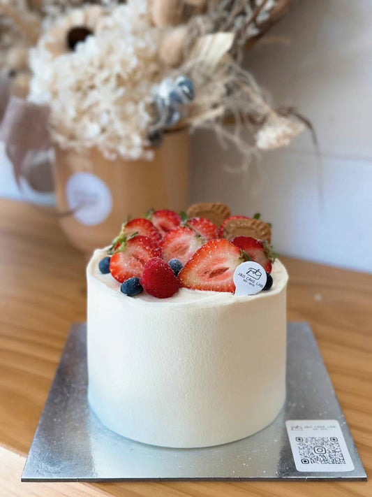 Classic Vanilla Strawberry Cream Cake